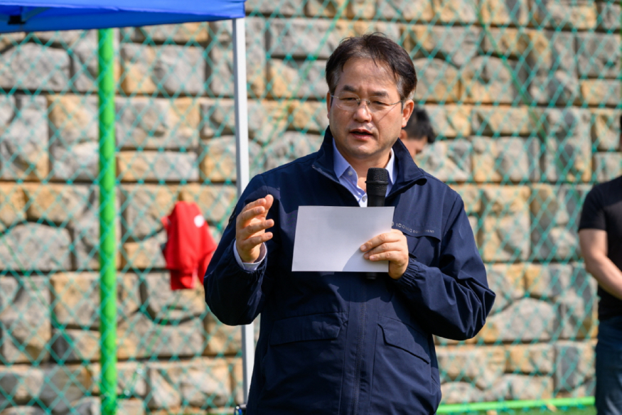 1-1. 이동환 고양특례시장(탄현근린공원 내 다목적구장 준공지념 족구대회).jpg