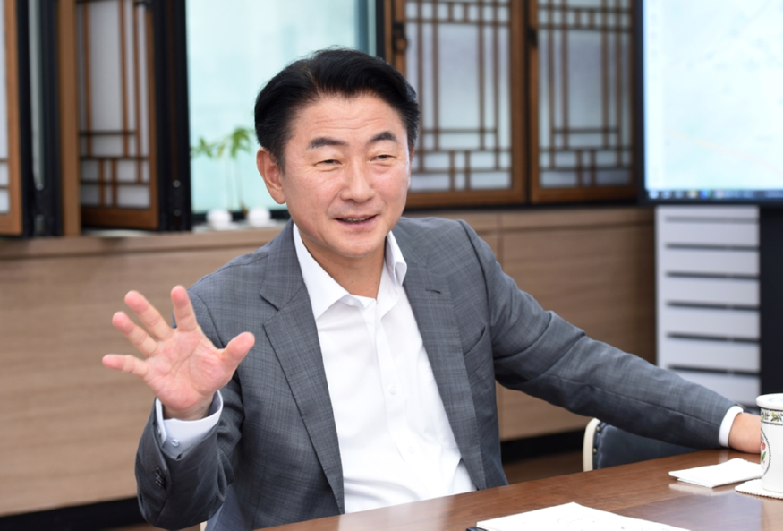 시민소통담당관(내 삶을 바꾸는 의정부, 변화의 시간 2년 ⑤교통이 편리한 도시, 의정부)1-김동근 의정부시장.JPG