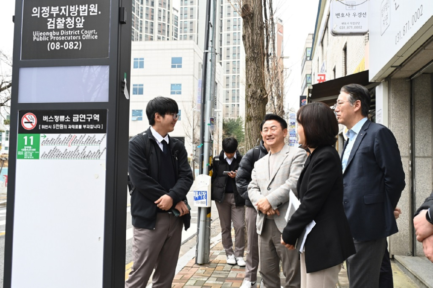 시민소통담당관(내 삶을 바꾸는 의정부, 변화의 시간 2년 ⑤교통이 편리한 도시, 의정부)3-노선 변경한 1-7번 버스 현장점검.jpg