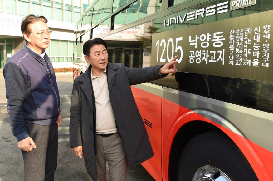 시민소통담당관(내 삶을 바꾸는 의정부, 변화의 시간 2년 ⑤교통이 편리한 도시, 의정부)9-1205번 광역버스 개통 사전점검.jpg