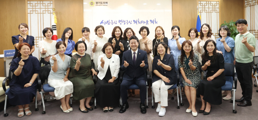 240823 김진경 의장, 22일 경기도어린이집연합회 관계자 접견...건강하고 안전한 보육환경 조성해야.JPG