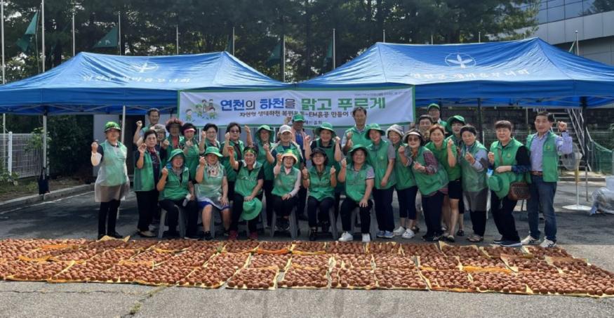 연천군새마을회, ‘자연형 생태하천 복원운동’을 위한 EM 흙공 만들기 진행.jpg