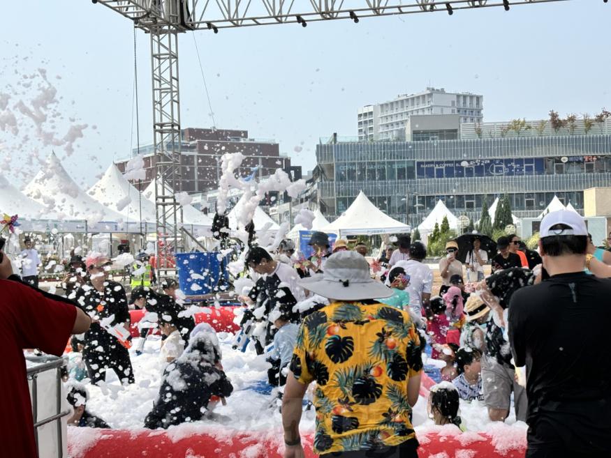 수시보도1-2 4만 여명 운집...거북섬 해양축제 ‘성료’.jpeg