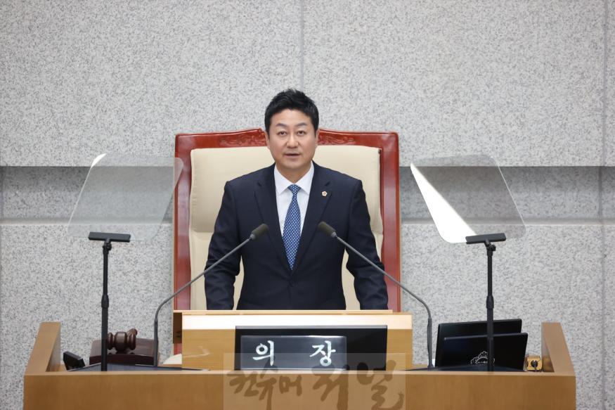 240902 김진경 의장 의회 집행부 협치의 틀 정비해 민생문제 해결하겠다...제377회 임시회 개회사 (1).jpg