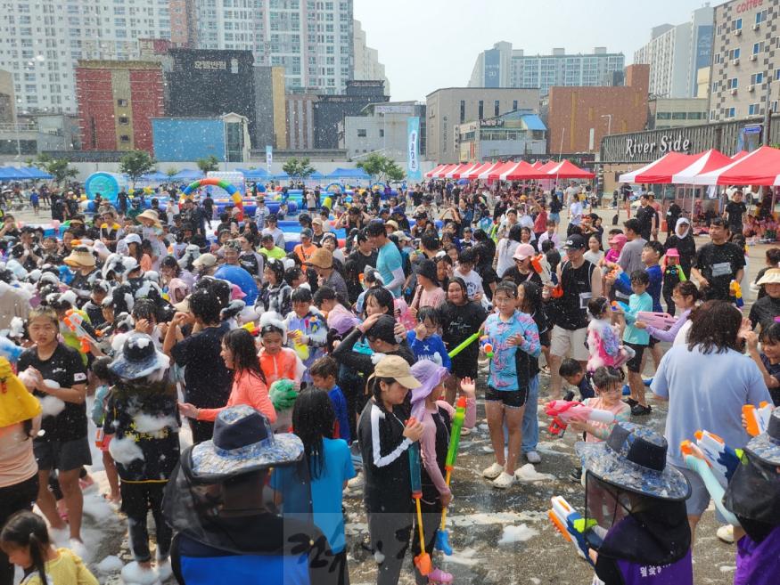 기획보도 사진1_7월 13일 제4회 월곶 짠내나는 물총축제 현장.jpg