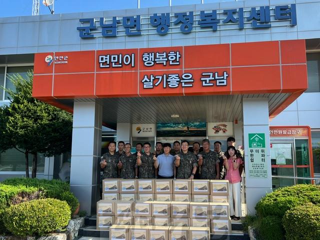 28사단 전차대대 태풍 가족봉사단, 취약계층 생필품 키트 기부.jpeg
