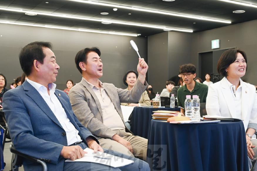 시민소통담당관(내 삶을 바꾸는 의정부, 변화의 시간 2년 ⑥머물고 싶은 문화도시, 의정부)4-문화도시 정책페스타3.jpg