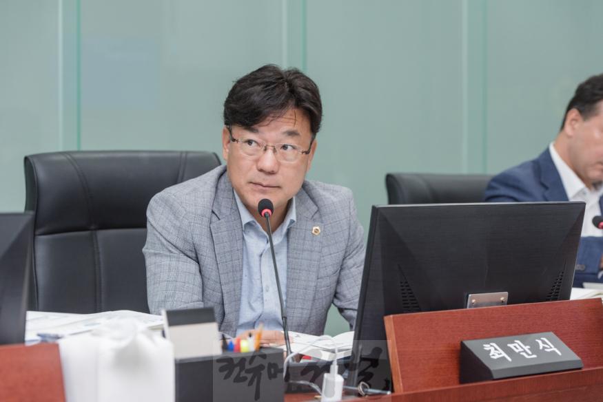 240906 최만식 의원, 해마다 반복되는 경기의료원 예산 과소편성 문제 지적.jpg
