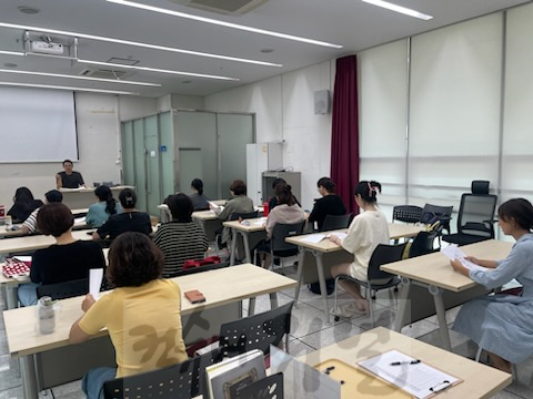 1-2. 풍동도서관에서 진행된 낭독수업.png