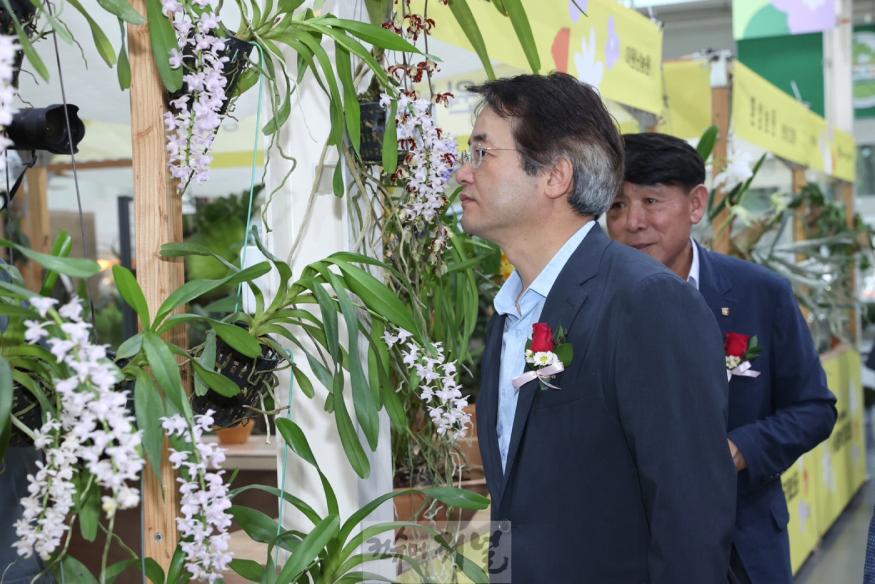 3. 한국화훼농협 K-플라워굿페스타에 참석한 이동환 고양시장.JPG
