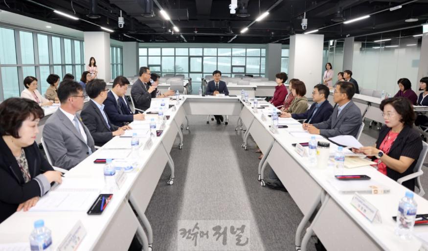 240920_경기도교육청__직속기관_소통과_협력의_자리_교직원_미래역량_강화_연수조정협의회_개최(사진1).jpg