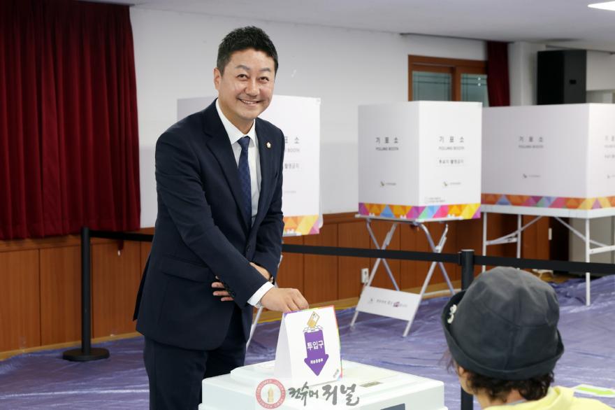250529 김진경 의장, 21대 대선 사전투표 실시...의회사무처 직원 투표 참여 위한 공가 사용도 인정 (1).jpg