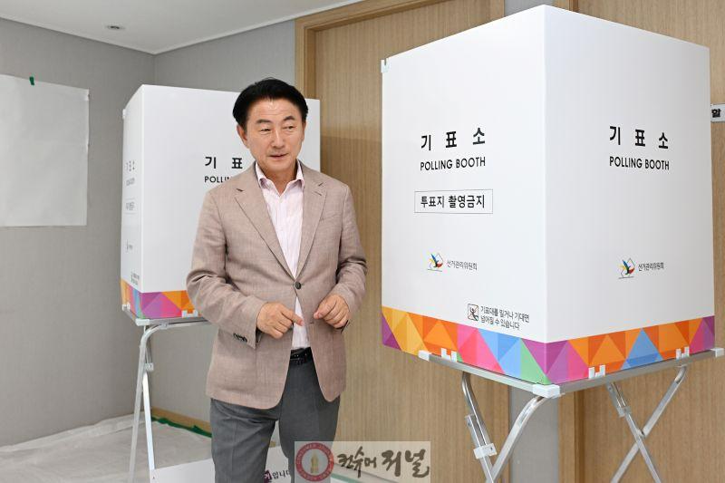 자치행정과(의정부시, 투표소 현장 점검 및 사무원 격려)1.jpg