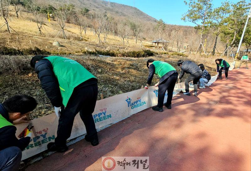 두꺼비 로드킬 방지펜스 설치.jpg