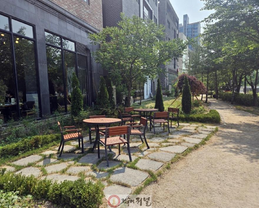 1.녹지산림과(의정부시, 민락천변 유휴녹지에 쌈지공원 조성…오솔길과 정원형 쉼터 마련)1.jpg