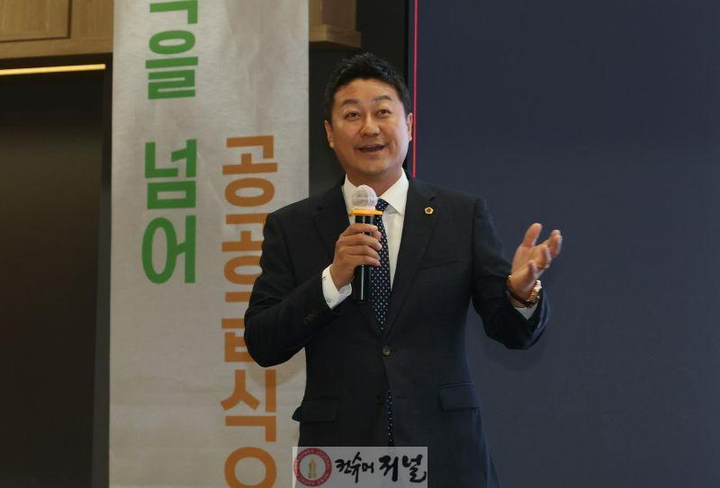 250604 김진경 의장, 시흥시 친환경 학교급식 페스타 참석 (1).jpg