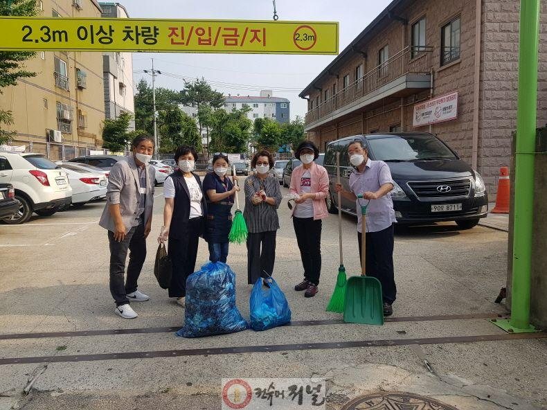기획보도1-4_주민이 직접 관리하는 나눔주차장 사례. 모두가 함께 따뜻한 마을을 만들어가고 있다.jpg