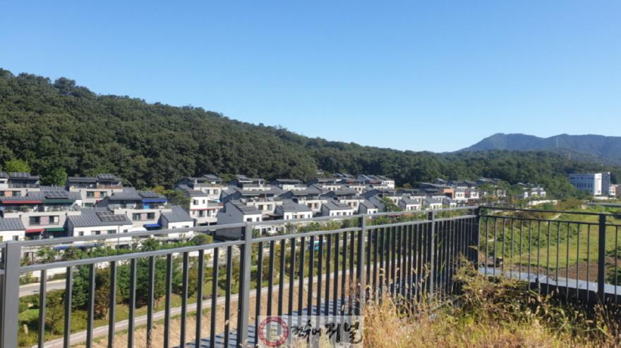 1-10. 오금동에 설치된 신재생에너지 융복합 지원사업 태양광 패널.jpg