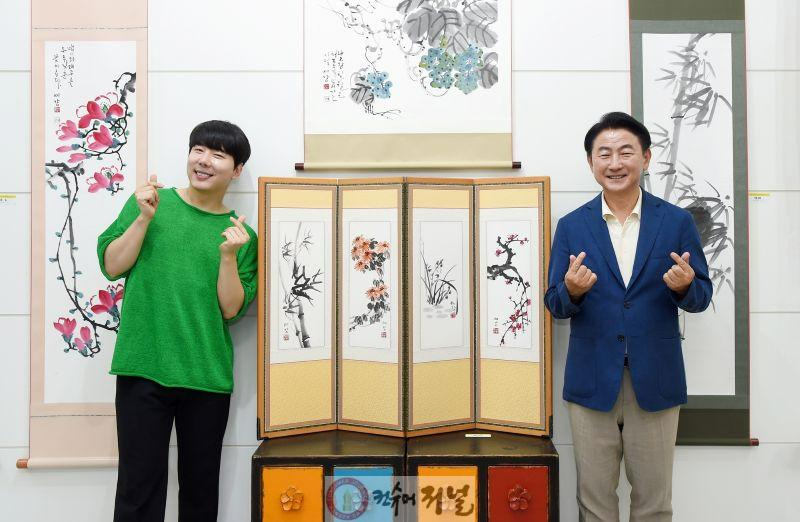 1.시민소통담당관(의정부시, 닫힌 공간을 열어 시민의 품으로)2-의정부시 홍보대사 비니쌤, 시민갤러리 전시회.JPG