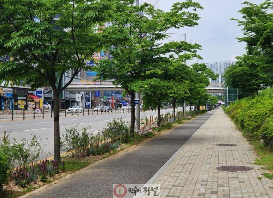 보도자료1 은계지구 내 수인로 구간에 조성된 정원형 띠녹지.jpg