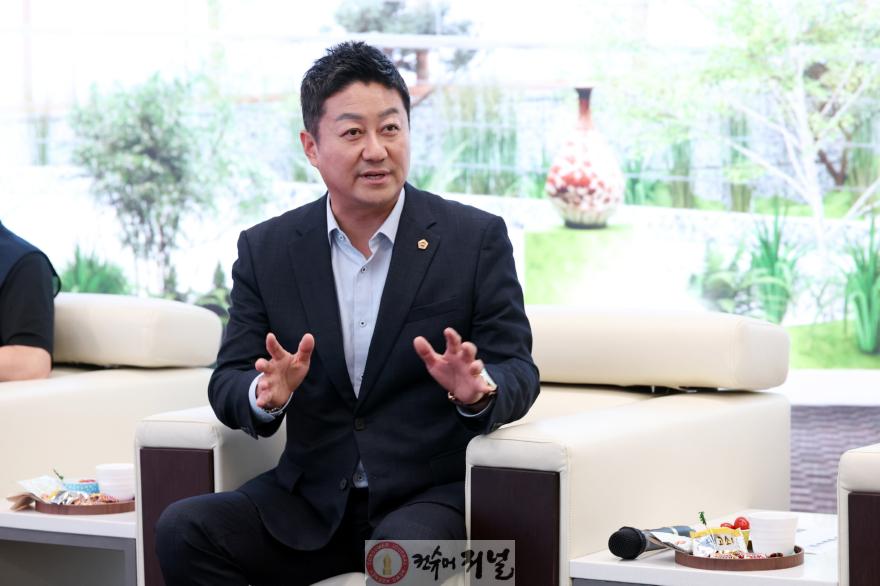 [수정]250616 김진경 의장, 소통공간 ‘예담채’ 첫 공식 행사로 의회 청소원과 정담회 열어 (1).jpg