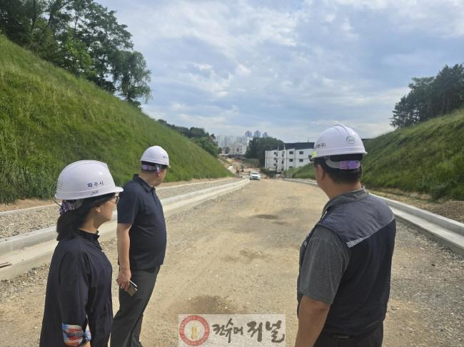 3. 파주시 장마철 대비 도로건설현장 일제점검 (1).jpg