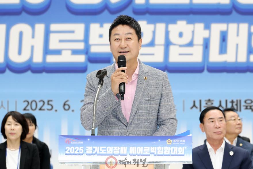 250621 김진경 의장, 경기도의회 의장배 에어로빅힙합대회 참석...생활체육이 도민 일상의 즐거움 되도록 할 것 (3).jpg