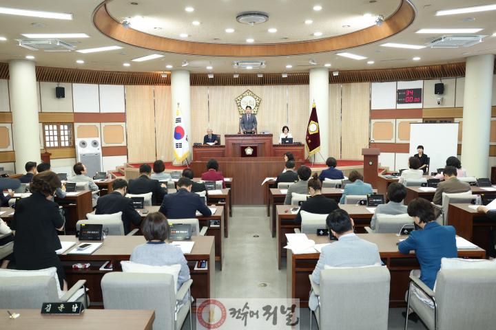 제295회 정례회 제3차 본회의 (2).jpg