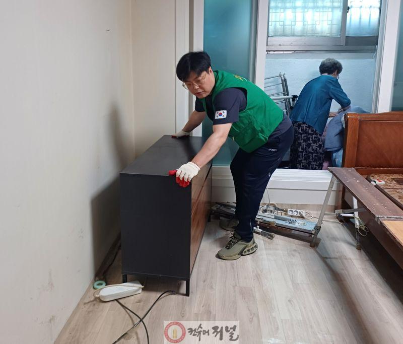 0625 효성2동 새마을지도자협의회, ‘사랑의 집 고쳐주기’ 실시 (1).jpg