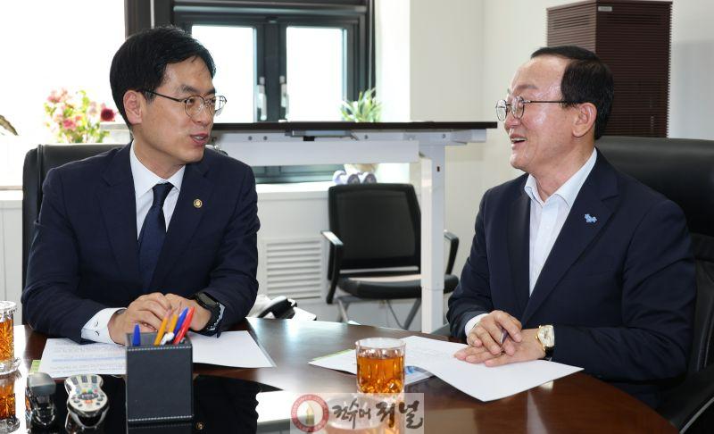 김덕현 연천군수, 김민재 행정안전부 차관에 지역현안 건의 (2).jpg