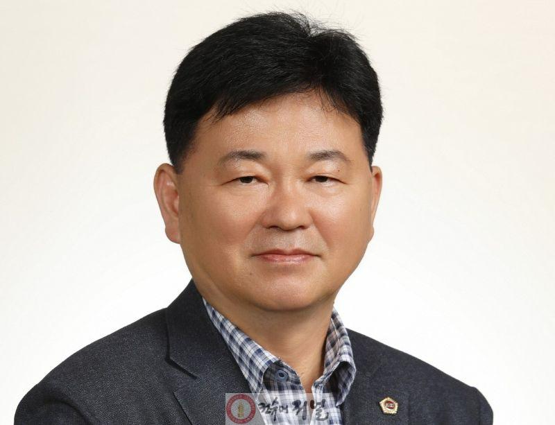 250627 성기황 의원, 액상형 전자담배 위험 알리는 흡연 예방 교육 강화 근거 마련!.jpg
