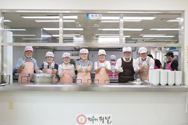 배식봉사 활동.jpg