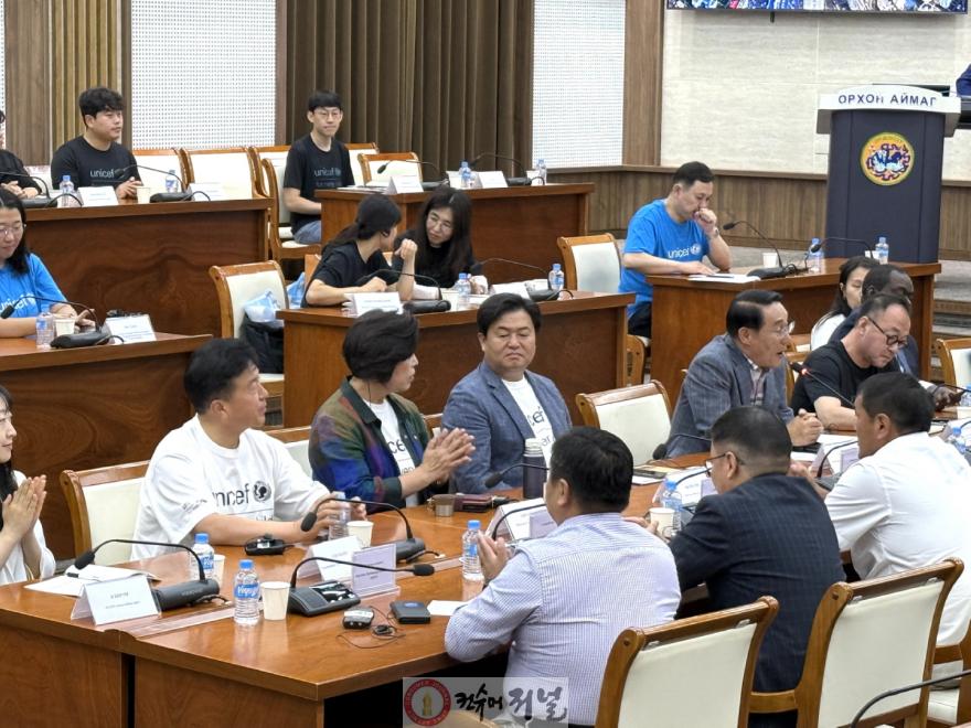 보도자료1-3 임병택 시장이 오르혼 지방정부에 방문해 행정관계자들과 간담회를 하고 있다.jpg