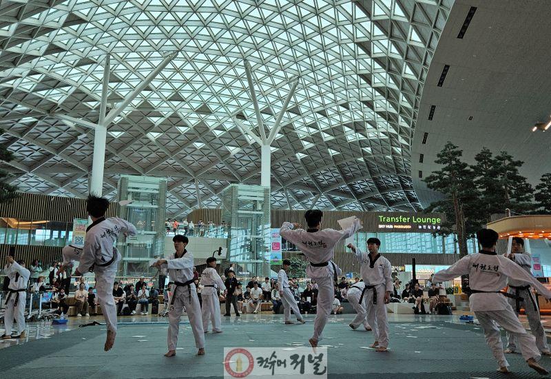 별첨1_인천공항공사, 태권도 특별공연 사진.jpg