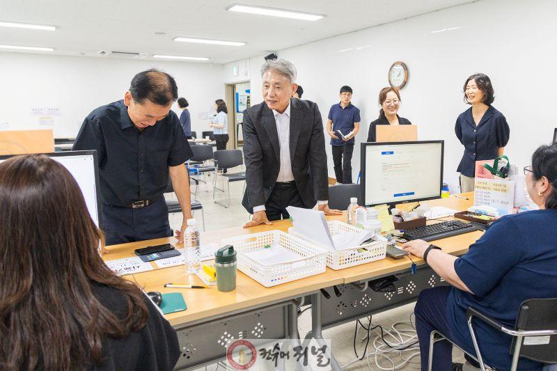 0722 윤환 계양구청장, 민생회복 소비쿠폰 1차 지급 신청 현장 점검 (2).jpg