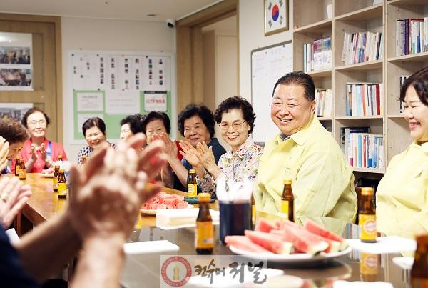 2. 소통의 파주시장, 한울마을 1단지 무더위쉼터 현장 방문 점검 (1).jpg