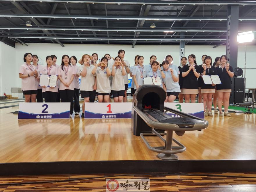 3. 부평구 여자볼링선수단, 한국실업볼링연맹 전국실업볼링대회 단체전 5인조 동메달 획득(제일 우측 검은색 상의 부평구 선수단).jpg