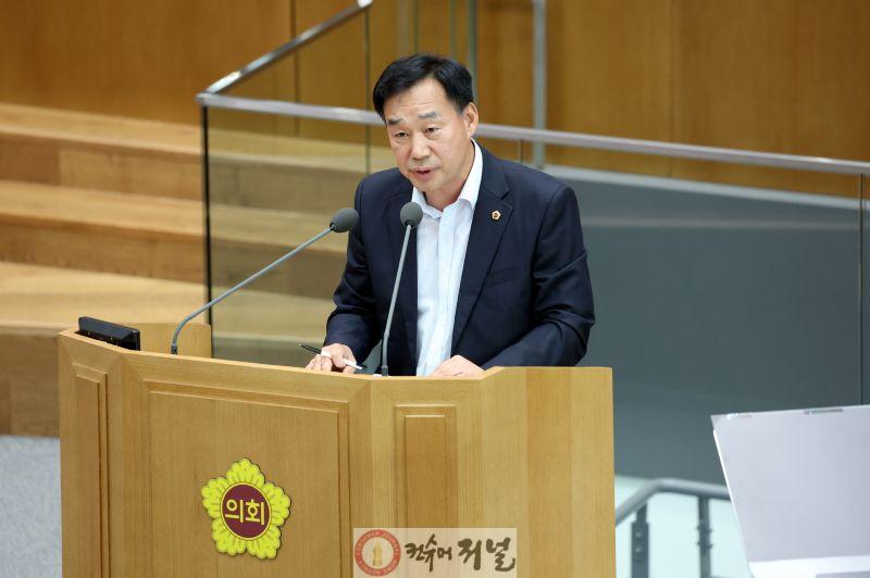 250723 윤종영 의원 발의, 산지전용허가기준 조례 개정안 도의회 찬반토론 속 본회의 통과.jpg