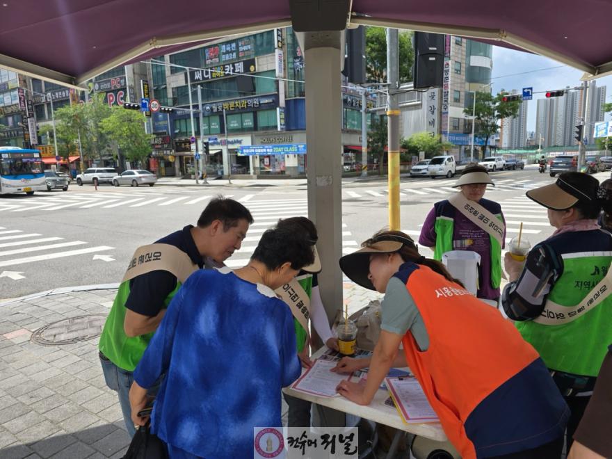 보도자료9-1 월곶동 지역사회보장협의체 복지사각지대 발굴 캠페인 현장.jpg