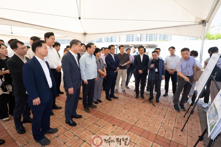 (사진1)인천시의회 정해권 의장, 송도역 KTX복합환승시설을 인천 대표 랜드마크로 추진 강조.jpg