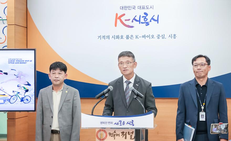 수시보도1-2 7월 29일 시청 브리핑룸에서 제17회 전국해양스포츠제전 관련 브리핑을 하고 있다.jpg