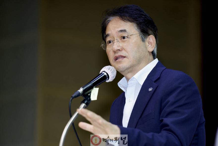 1-1. 노인 일자리 전문가 포럼에 참석한 이동환 고양특례시장.jpg
