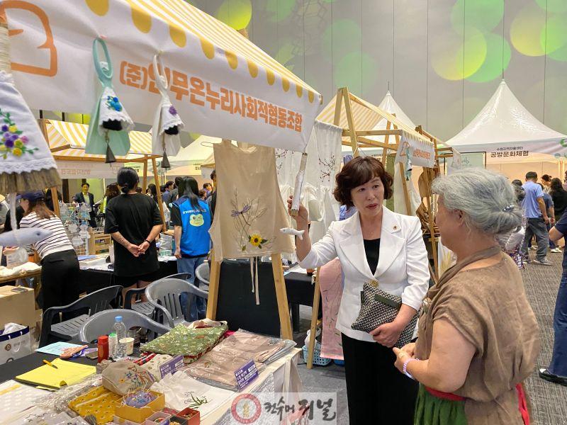 250730 이채영 의원, 수원특례시 사회적경제 박람회서 사람 중심 경제 강조 (2).jpg