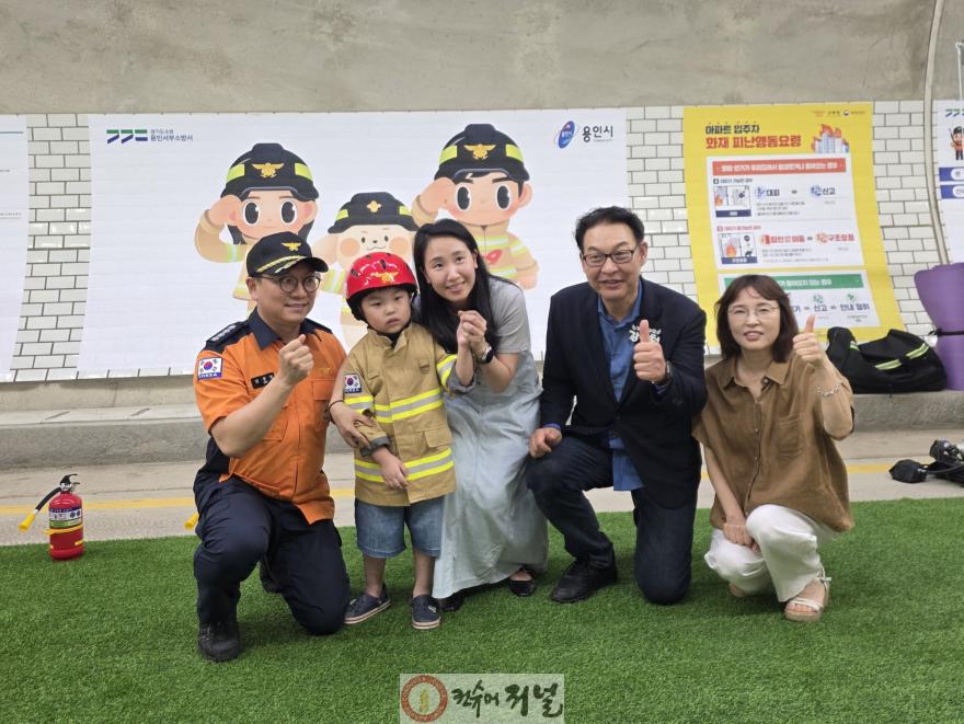 [사진] 250731_강웅철 의원, 수지중앙터널서 안전체험으로 주민과 ‘소통’1.jpg