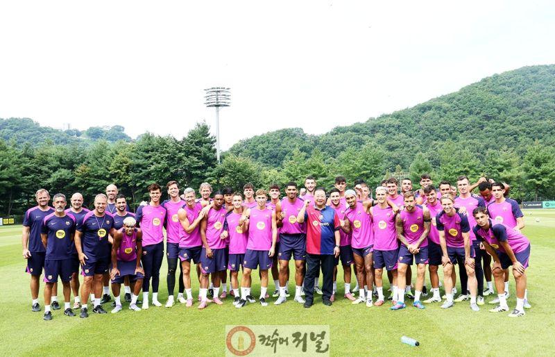 1. 세계적 명문 FC바르셀로나, 파주 NFC에서 훈련 (1).jpg