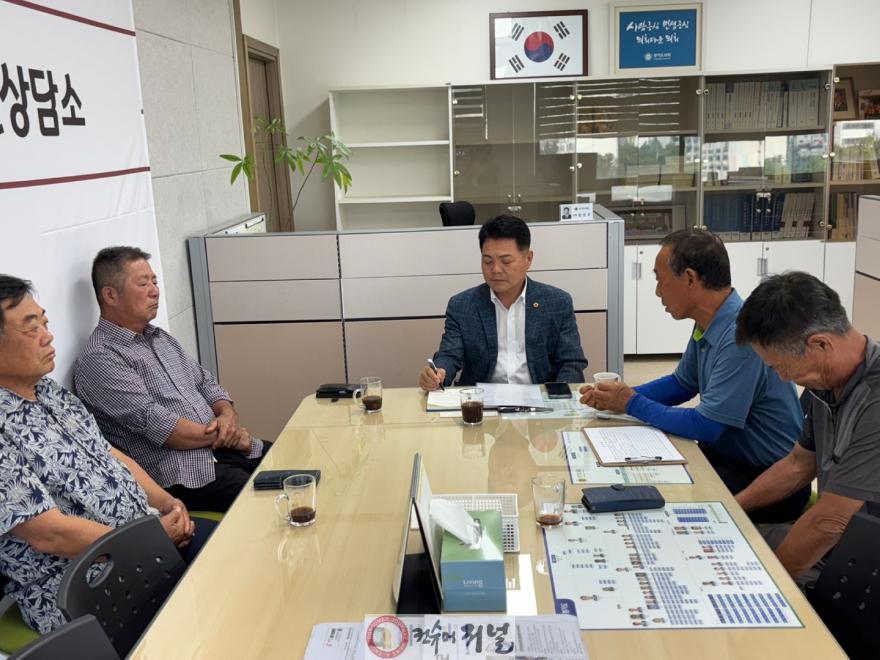 250805 이인규 의원, 학교급식 식재료 구매방식 개선안 검토논의.jpg