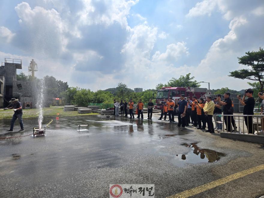 250806 장대석 의원, 전기차 화재 대응 특수장비 품평회 참석 (2).jpg