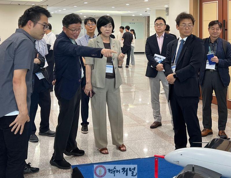 250806 심홍순 의원, 한국항공대 첨단모빌리티 성과발표회서 현장 목소리 청취 (1).jpg