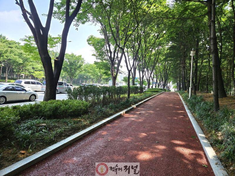1-3. 백마로 미세먼지 저감 도시숲 사업지.jpg