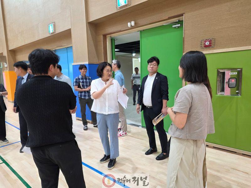 250811 신미숙 의원, 조기 개교 앞둔 화성바른초·현민초 방문…학생 안전 만전에 기해야! (1).jpg